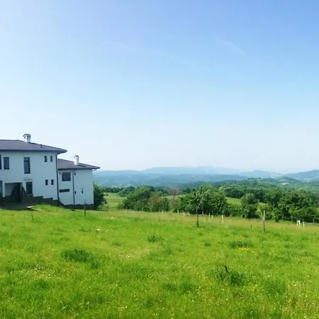 Balkana Village بيت خشبي *